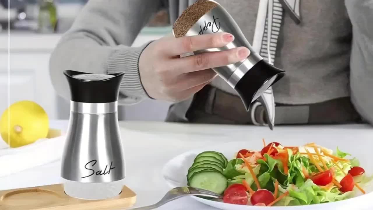 4-piece set (2 bottles + 2 caps) of adorable glass salt and pepper shakers. 4 oz (approx. 113.4g) glass salt and pepper shakers with stainless steel caps, suitable for kitchen dining tables, RVs, camping, and BBQs. Condiment