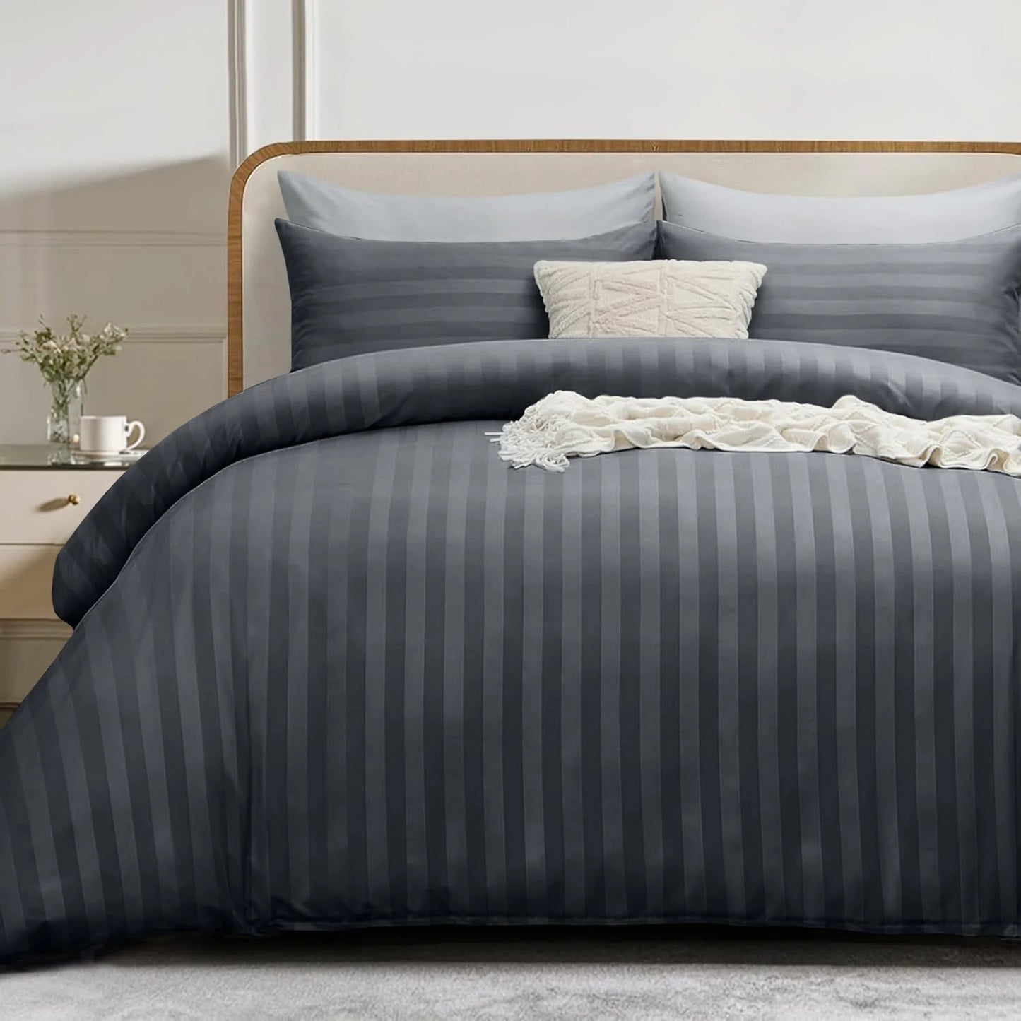 4-Piece Striped Print Duvet Cover Set – Hotel-Quality Soft & Breathable Microfiber Bedding Set with Fitted Sheet, Duvet Cover &