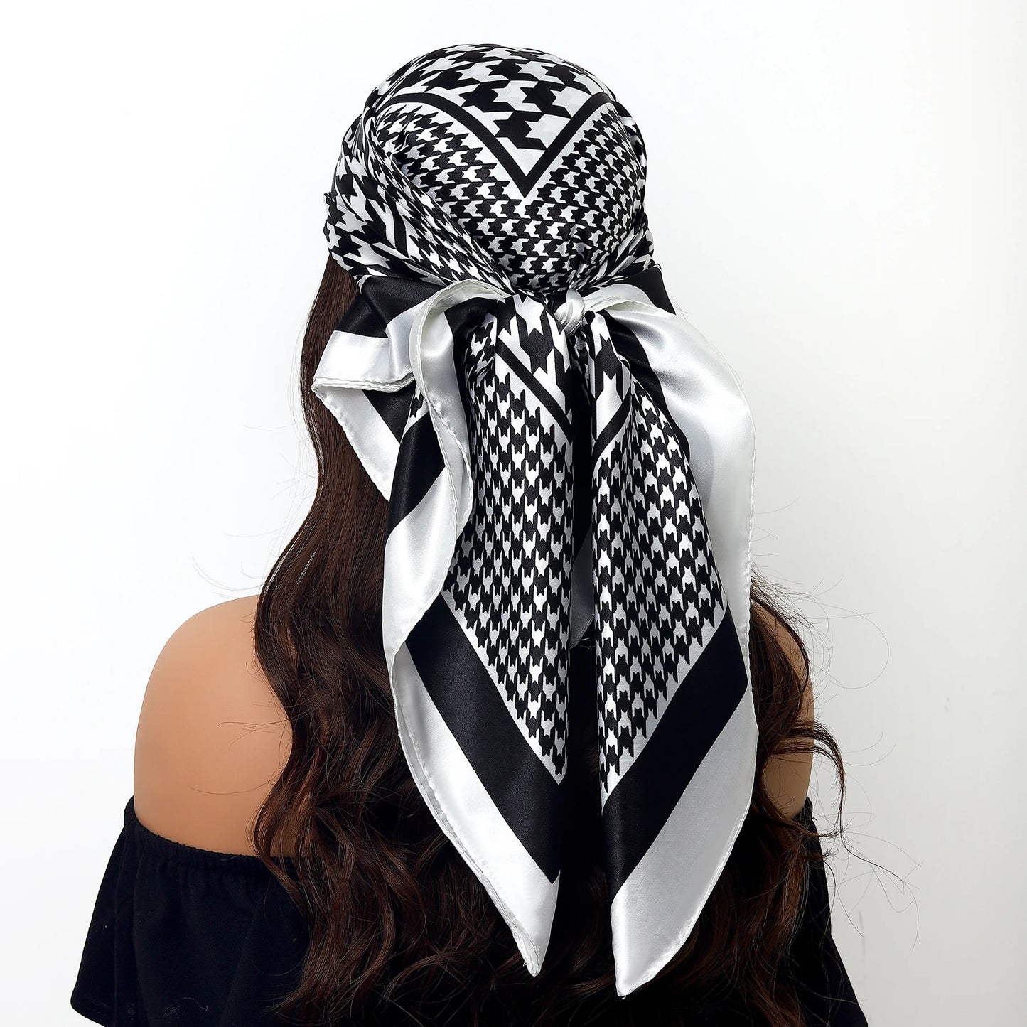 Popular Shawls Europe And America Fashion Bandannas New Print Sunscreen 90X90CM Kerchief Four Seasons Luxury Square Silk Scarves