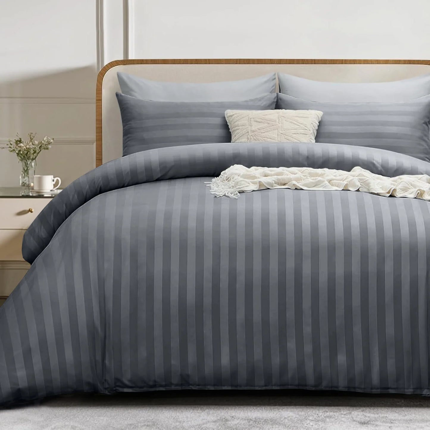 4-Piece Striped Print Duvet Cover Set – Hotel-Quality Soft & Breathable Microfiber Bedding Set with Fitted Sheet, Duvet Cover &