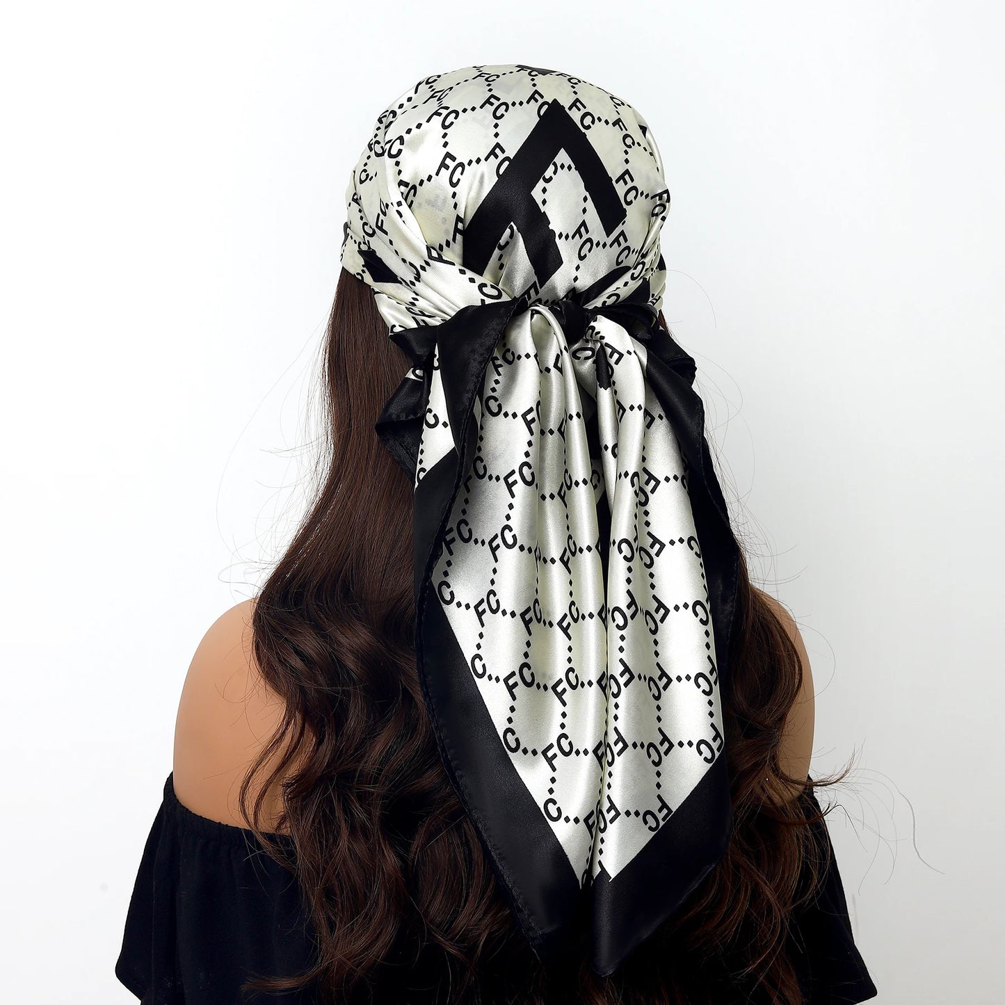 Popular Shawls Europe And America Fashion Bandannas New Print Sunscreen 90X90CM Kerchief Four Seasons Luxury Square Silk Scarves